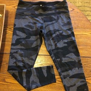 Camo crop yoga leggings.